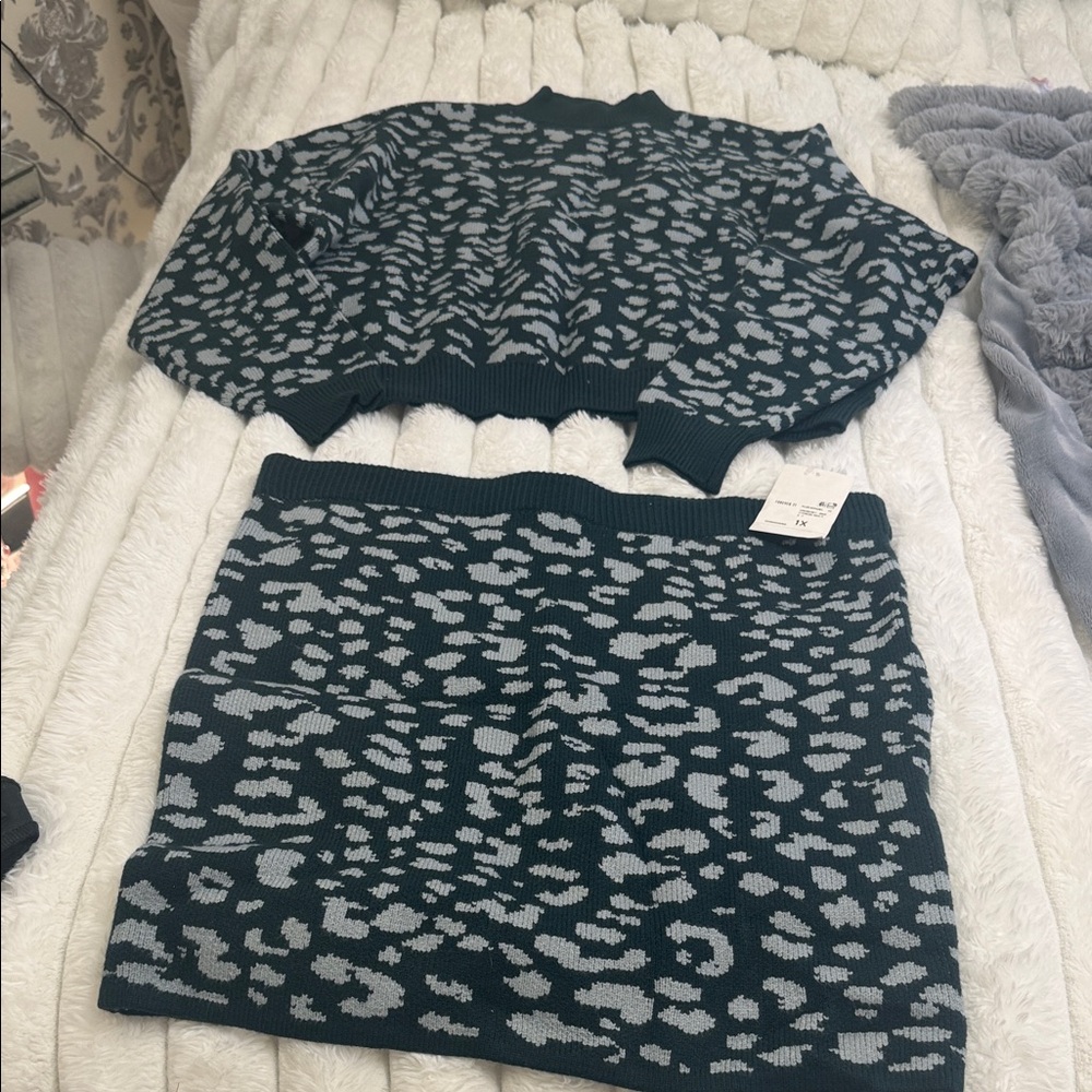 Forever 21 Teal and Gray Patterned Skirt Set